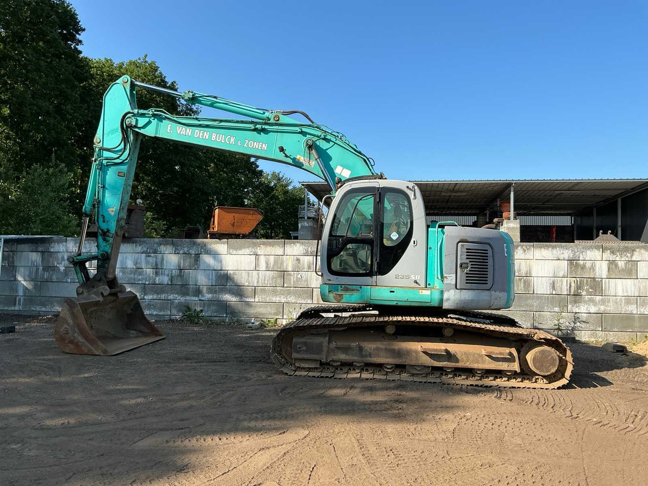 Kobelco SK235SR - Гусеничный экскаватор: фото 2 Kobelco SK235SR - Гусеничный экскаватор: фото 2