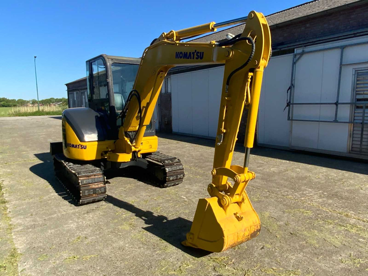 Komatsu PC40MR-3 - Гусеничный экскаватор: фото 1 Komatsu PC40MR-3 - Гусеничный экскаватор: фото 1
