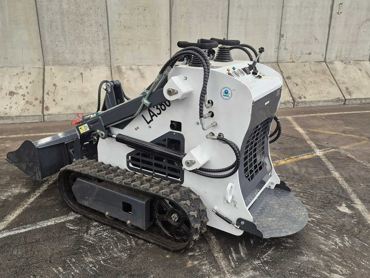 LADYS - 2025 - LA380 - SKID STEER LOADER - Гусеничный мини-погрузчик: фото 1 LADYS - 2025 - LA380 - SKID STEER LOADER - Гусеничный мини-погрузчик: фото 1