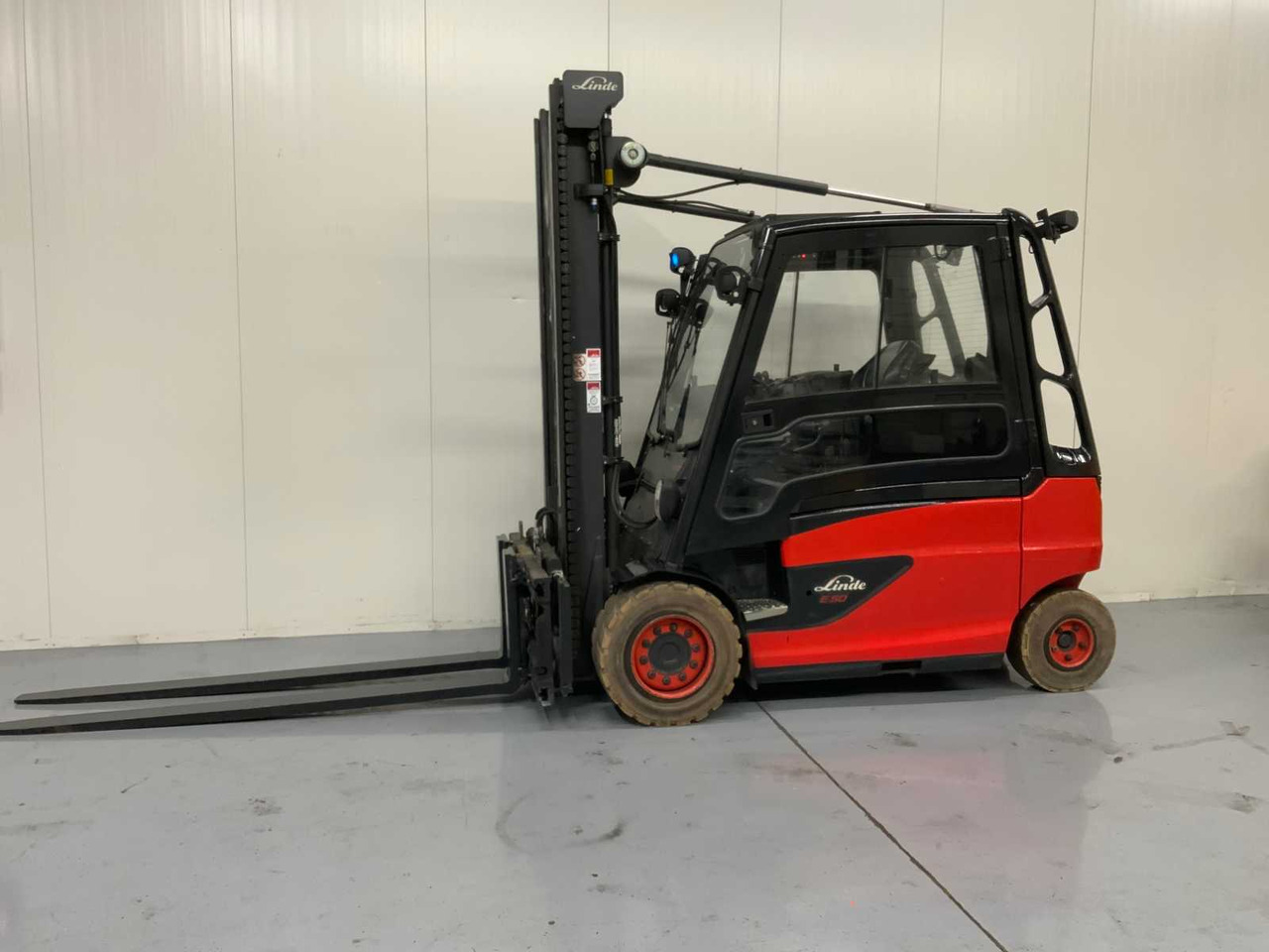 LINDE E50 - 4.1M DUPLEX, FORK POSITIONER, SIDE-SHIFT, LONG FORKS - FORKLIFT - Вилочный погрузчик: фото 2 LINDE E50 - 4.1M DUPLEX, FORK POSITIONER, SIDE-SHIFT, LONG FORKS - FORKLIFT - Вилочный погрузчик: фото 2