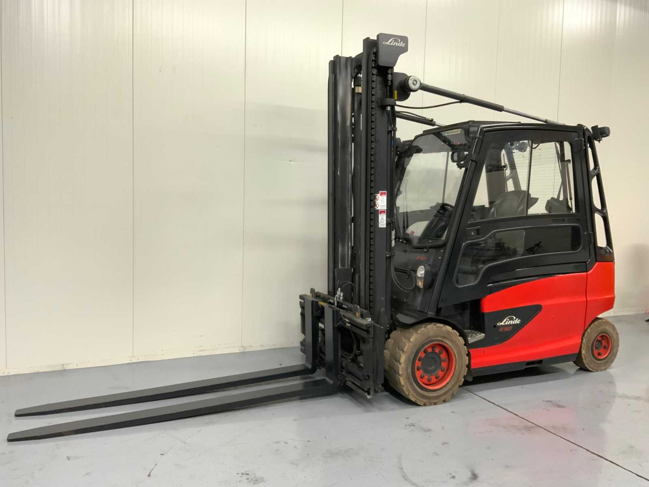 LINDE E50 - 4.1M DUPLEX, FORK POSITIONER, SIDE-SHIFT, LONG FORKS - FORKLIFT - Вилочный погрузчик: фото 1 LINDE E50 - 4.1M DUPLEX, FORK POSITIONER, SIDE-SHIFT, LONG FORKS - FORKLIFT - Вилочный погрузчик: фото 1