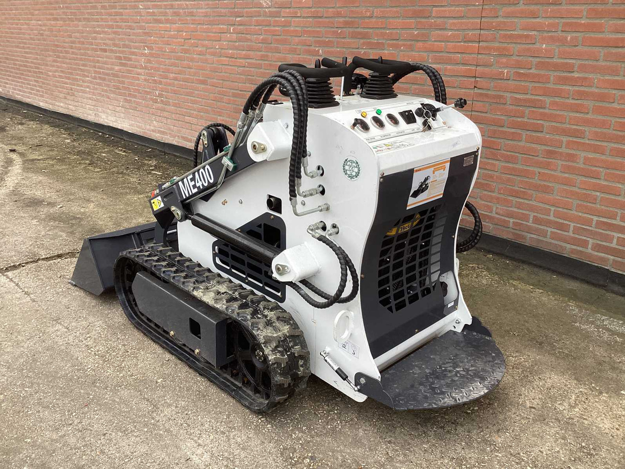 ME POWER ME 400 - Мини-погрузчик с бортовым поворотом: фото 4 ME POWER ME 400 - Мини-погрузчик с бортовым поворотом: фото 4