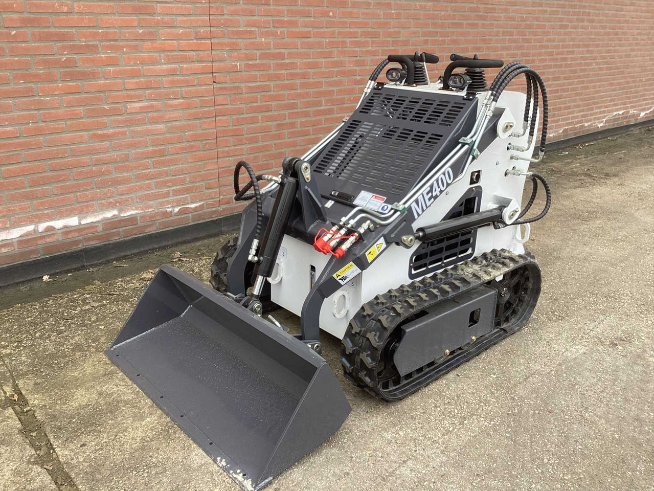 ME power ME 400 - Мини-погрузчик с бортовым поворотом: фото 4 ME power ME 400 - Мини-погрузчик с бортовым поворотом: фото 4