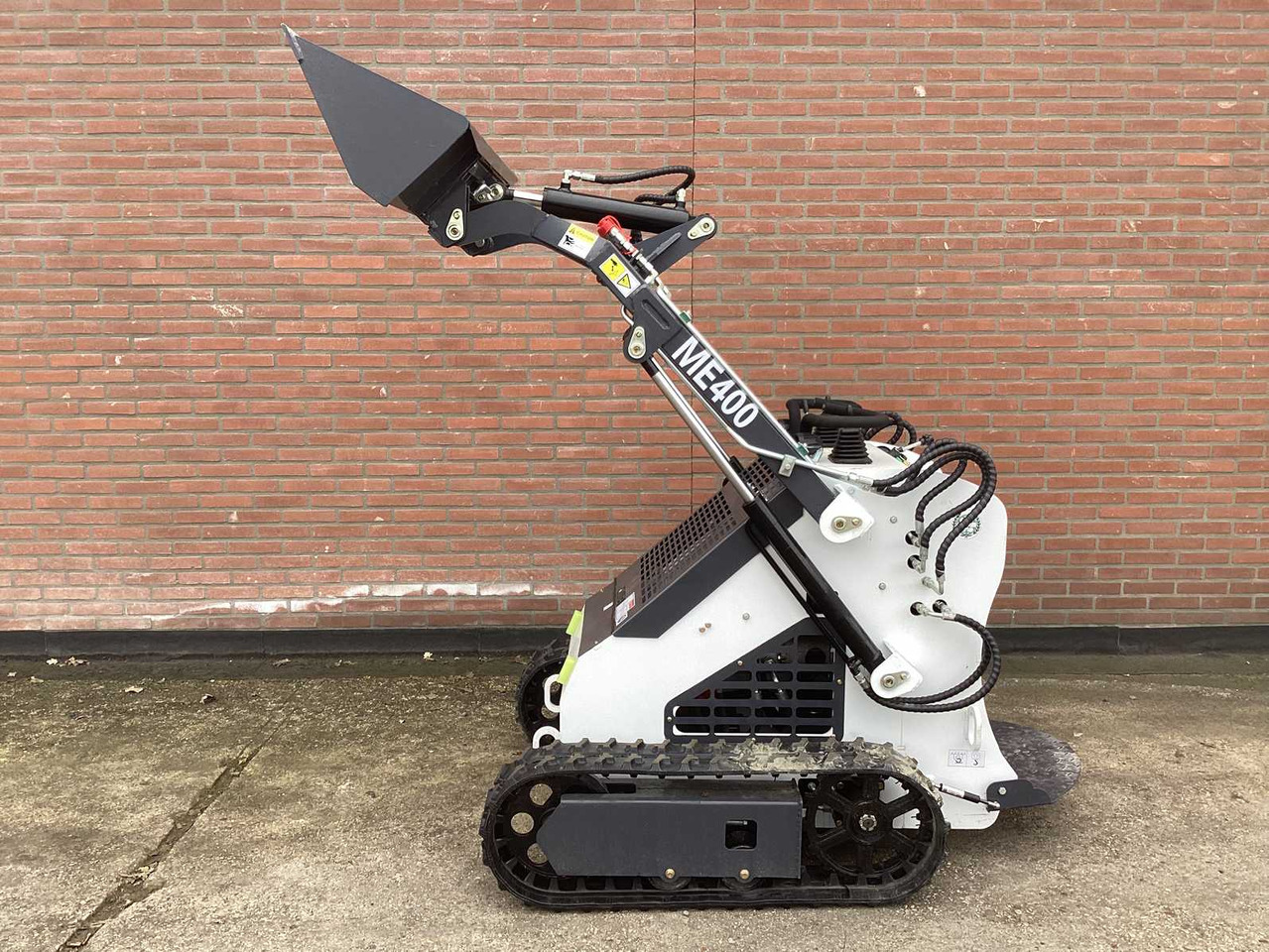 ME power ME 400 - Мини-погрузчик с бортовым поворотом: фото 5 ME power ME 400 - Мини-погрузчик с бортовым поворотом: фото 5