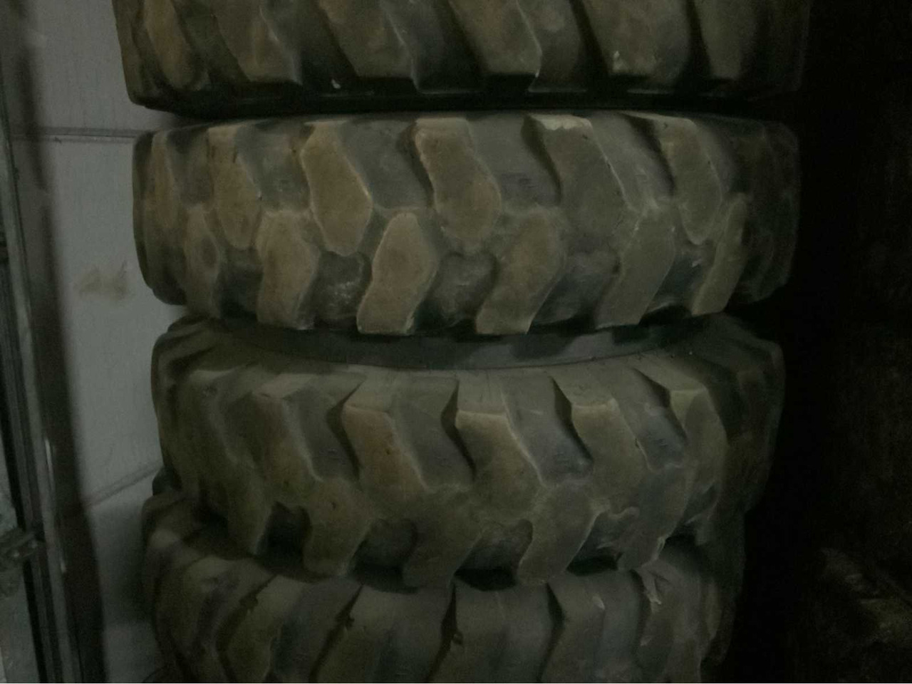 Mitas 1000x20 - Шины и диски для Тракторов: фото 3 Mitas 1000x20 - Шины и диски для Тракторов: фото 3