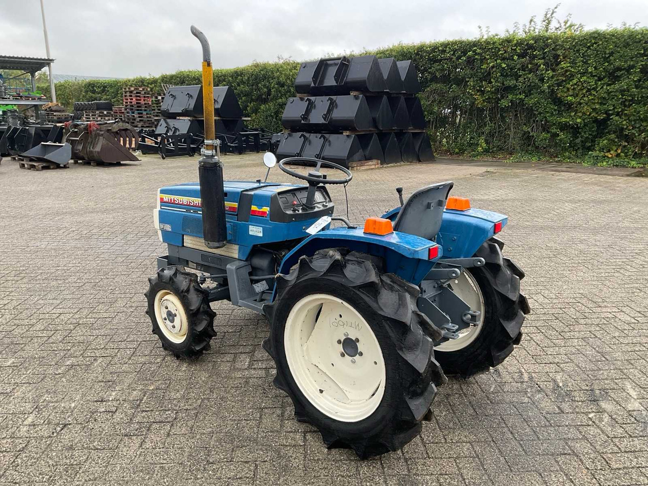 Mitsubishi MT1601D - Минитрактор: фото 2 Mitsubishi MT1601D - Минитрактор: фото 2