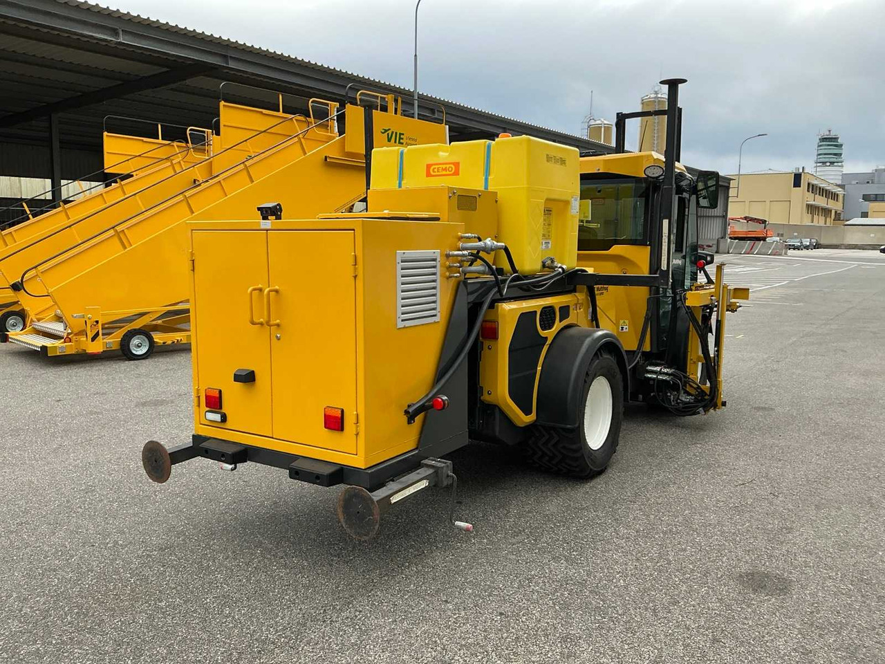 Multihog Zugmaschine - Коммунальный трактор: фото 5 Multihog Zugmaschine - Коммунальный трактор: фото 5