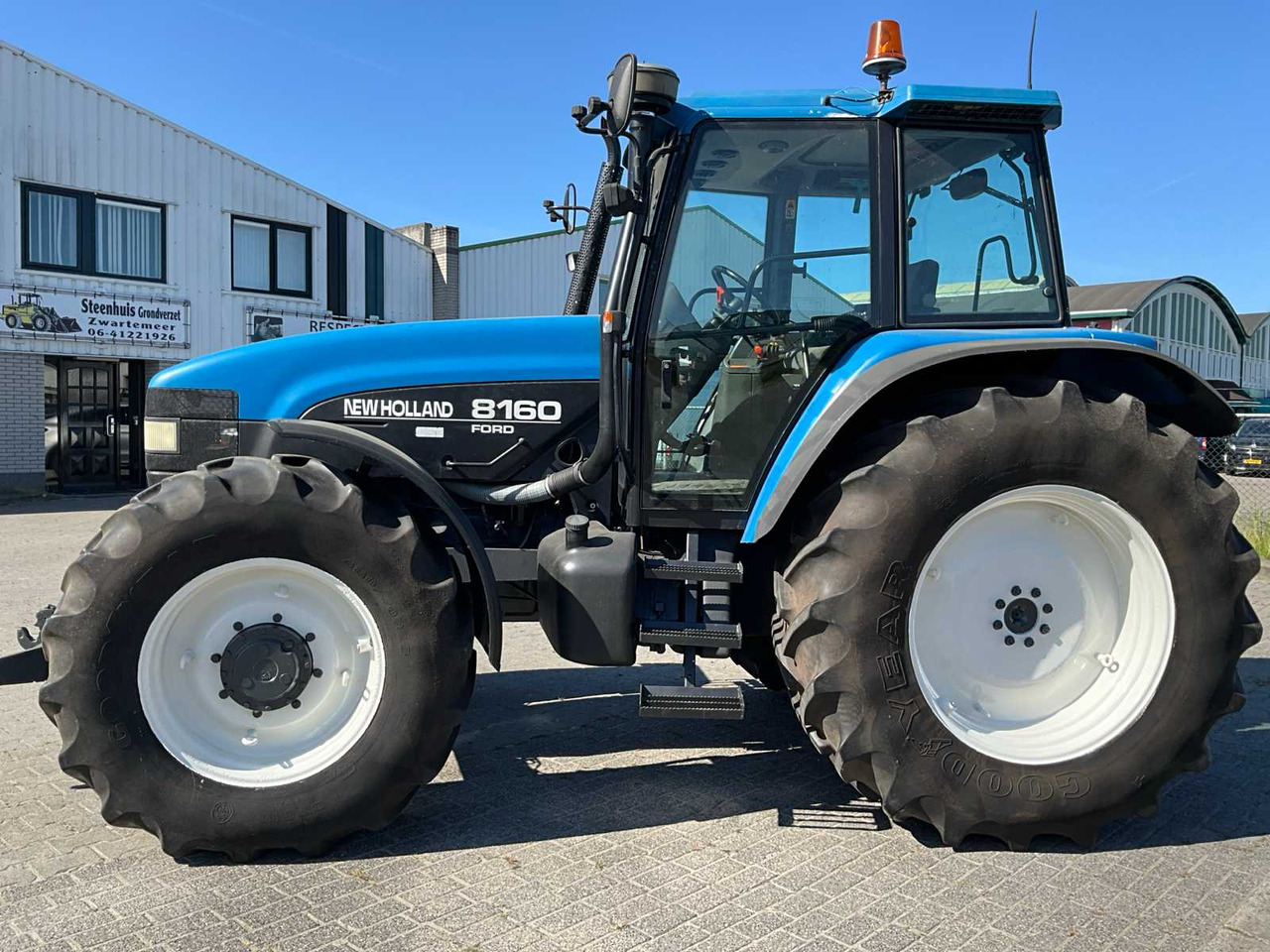 New Holland 8160 - Трактор: фото 5 New Holland 8160 - Трактор: фото 5