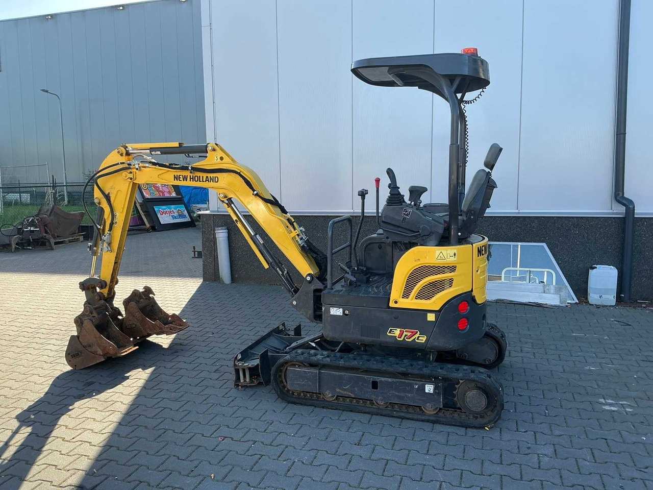 New Holland E17c - Мини-экскаватор: фото 3 New Holland E17c - Мини-экскаватор: фото 3