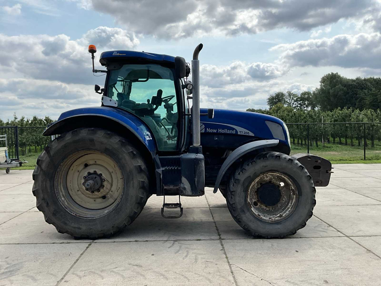 New Holland T7-235 - Трактор: фото 4 New Holland T7-235 - Трактор: фото 4
