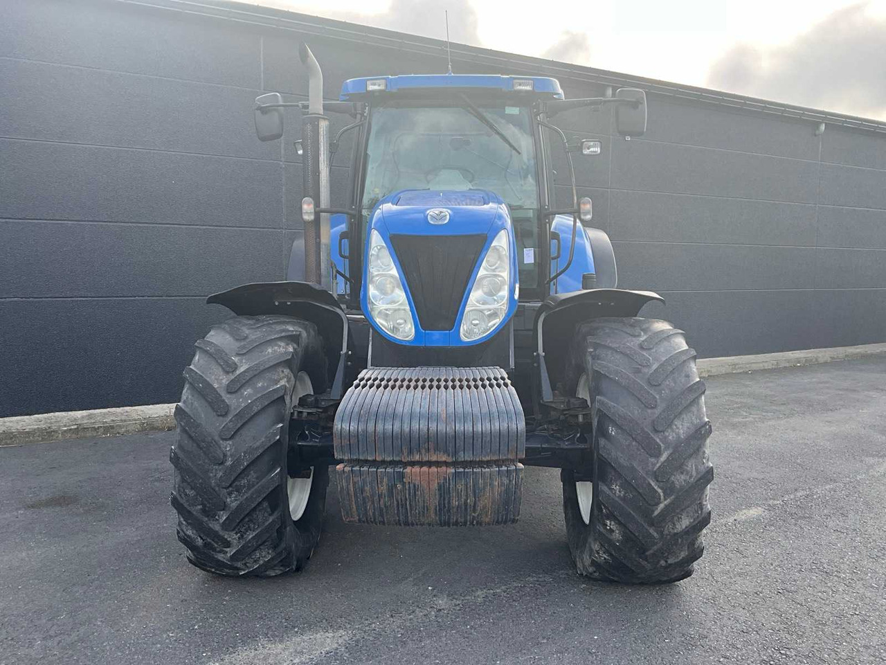 New Holland T7050 - Трактор: фото 2 New Holland T7050 - Трактор: фото 2