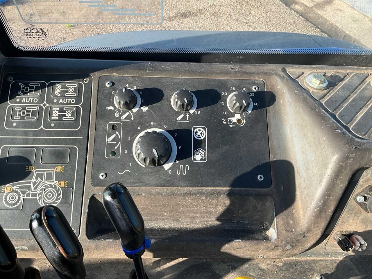 Трактор New Holland TM165: фото 37
