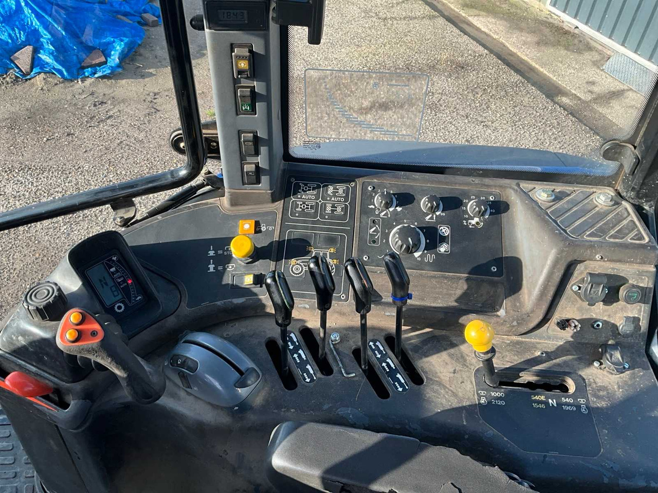 Трактор New Holland TM165: фото 32