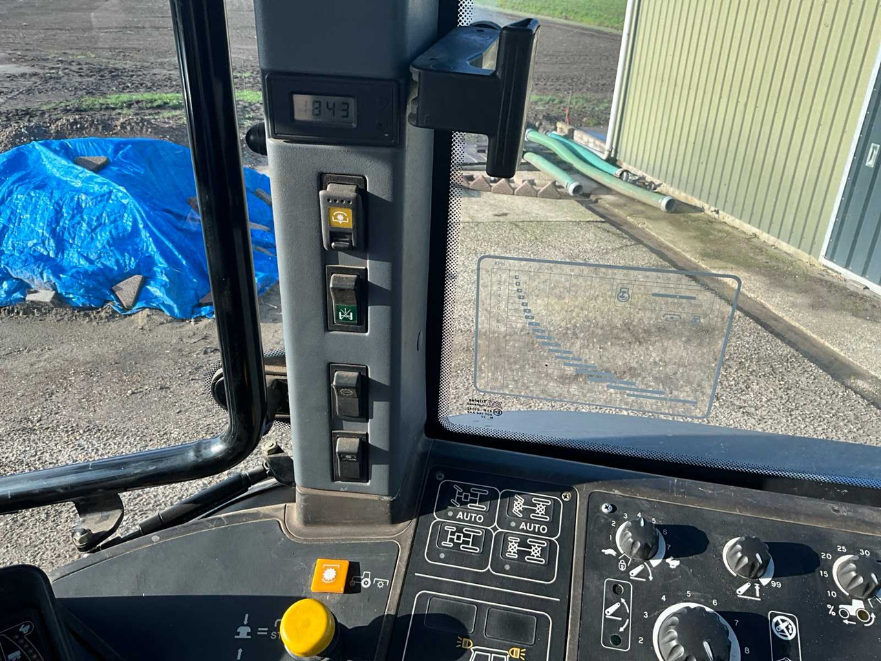 Трактор New Holland TM165: фото 35