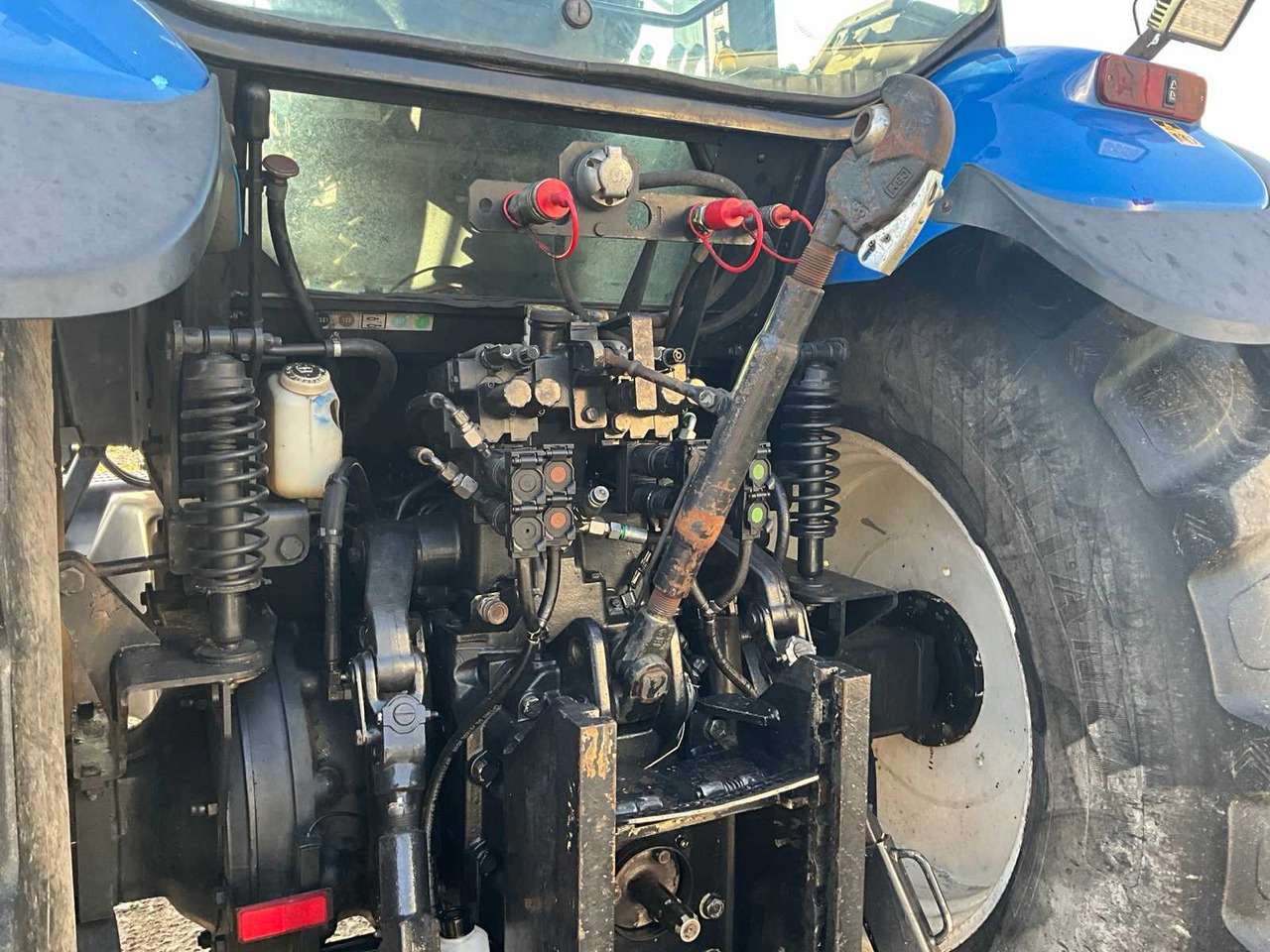 Трактор New Holland TM165: фото 18