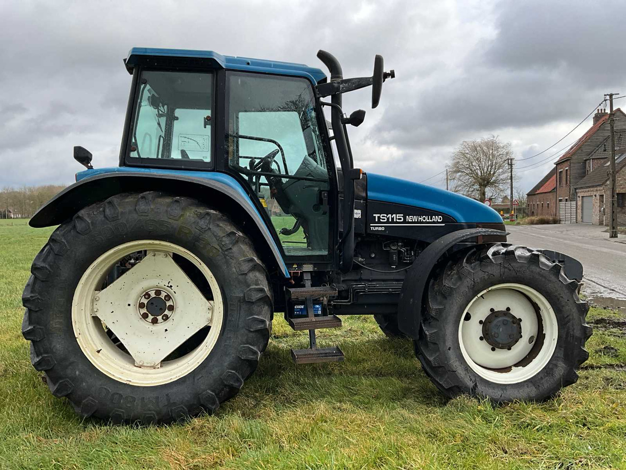 New Holland TS115 - Трактор: фото 4 New Holland TS115 - Трактор: фото 4