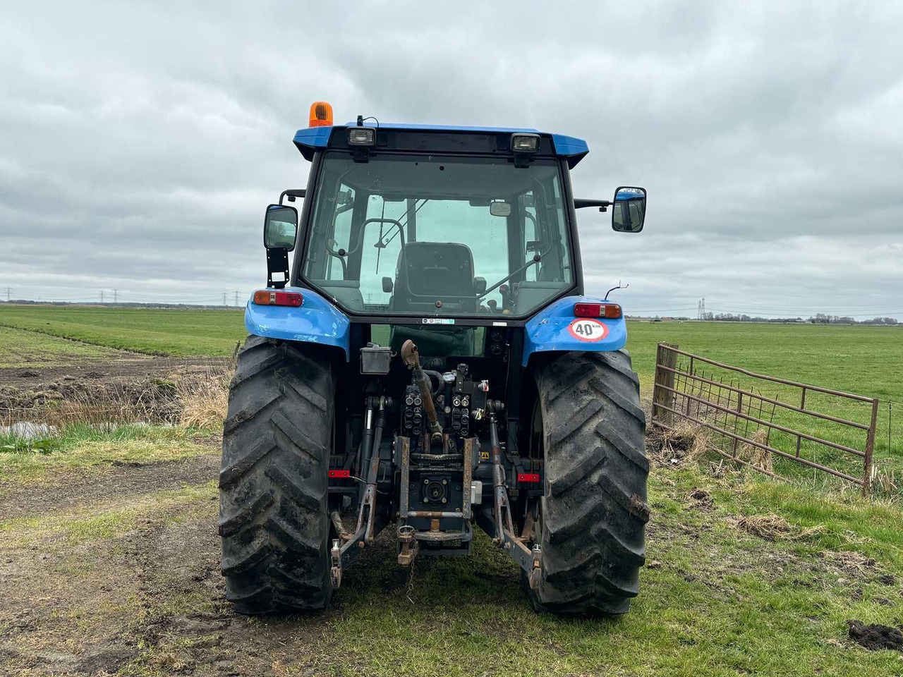 New Holland ts90 - Трактор: фото 5 New Holland ts90 - Трактор: фото 5