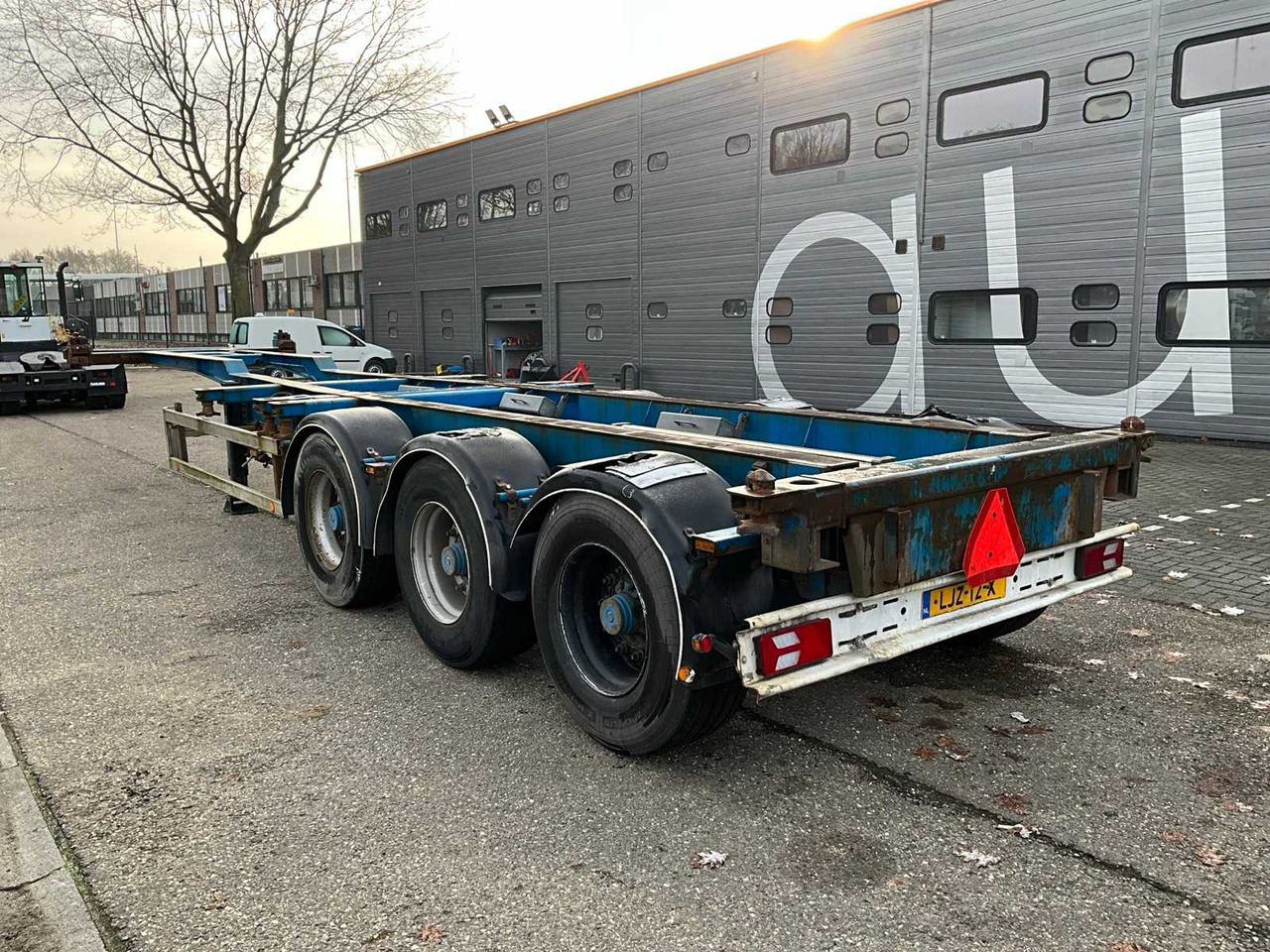 2001 HRD NT CON CONTAINER CHASSIS LJZ-12-X - Полуприцеп: фото 3 2001 HRD NT CON CONTAINER CHASSIS LJZ-12-X - Полуприцеп: фото 3