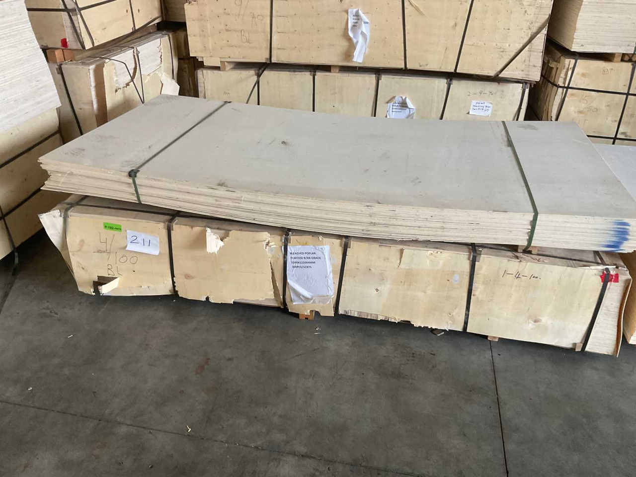 Poplar - plywood board primed 250x122x1.8 cm (33x) - Строительное оборудование: фото 1 Poplar - plywood board primed 250x122x1.8 cm (33x) - Строительное оборудование: фото 1