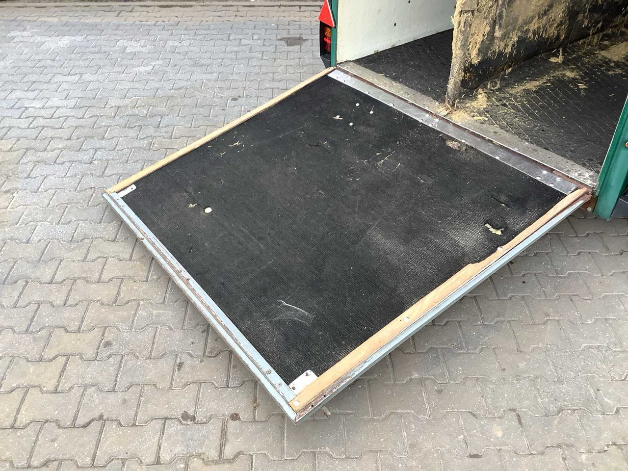 Прицеп WESTFALIA - 120882F - HORSE TRAILER: фото 7 Прицеп WESTFALIA - 120882F - HORSE TRAILER: фото 7