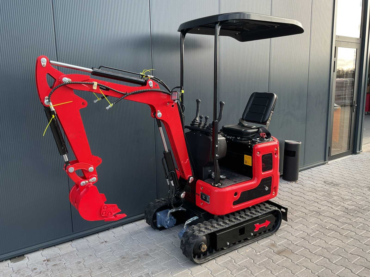 Rhino-Cross R319 - Мини-экскаватор: фото 1 Rhino-Cross R319 - Мини-экскаватор: фото 1