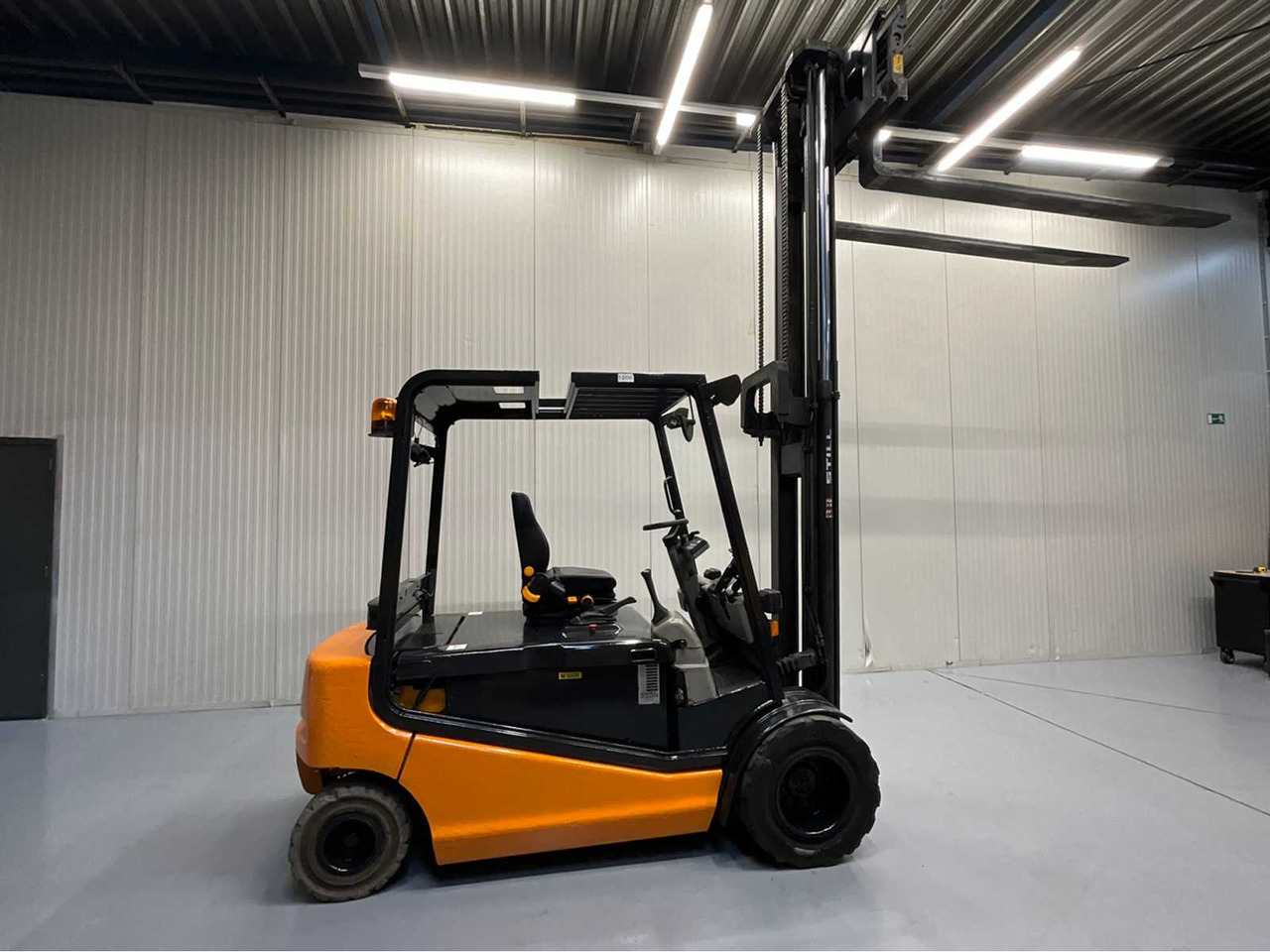 STILL R60-50 FORKLIFT 5000KG WITH FORK POSITIONER - BATTERY 2018 - FORKS 2400MM - Вилочный погрузчик: фото 4 STILL R60-50 FORKLIFT 5000KG WITH FORK POSITIONER - BATTERY 2018 - FORKS 2400MM - Вилочный погрузчик: фото 4
