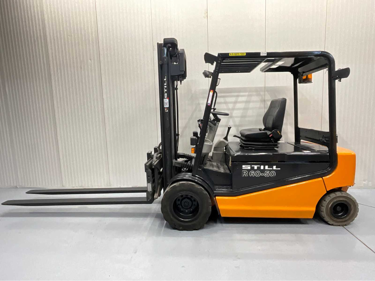 STILL R60-50 FORKLIFT 5000KG WITH FORK POSITIONER - BATTERY 2018 - FORKS 2400MM - Вилочный погрузчик: фото 2 STILL R60-50 FORKLIFT 5000KG WITH FORK POSITIONER - BATTERY 2018 - FORKS 2400MM - Вилочный погрузчик: фото 2