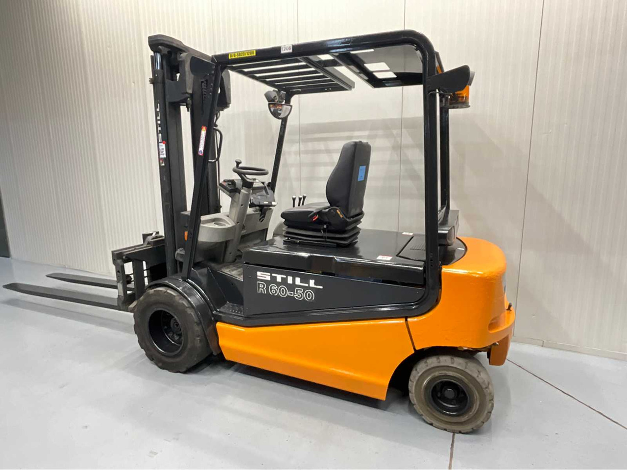STILL R60-50 FORKLIFT 5000KG WITH FORK POSITIONER - BATTERY 2018 - FORKS 2400MM - Вилочный погрузчик: фото 3 STILL R60-50 FORKLIFT 5000KG WITH FORK POSITIONER - BATTERY 2018 - FORKS 2400MM - Вилочный погрузчик: фото 3