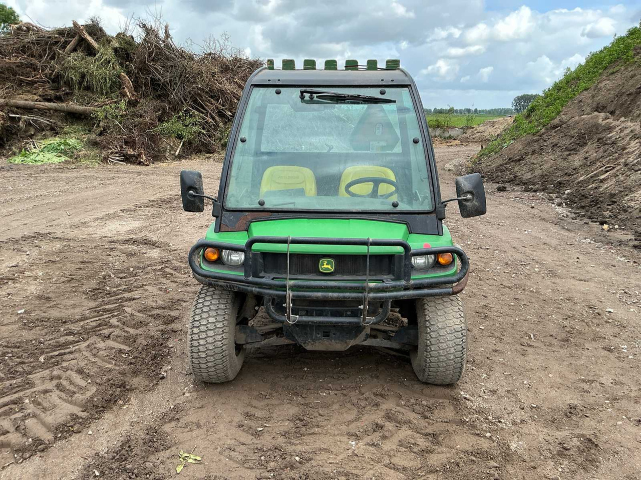 John Deere Gator 855D XUV 4X4 - Сельскохозяйственная техника: фото 2 John Deere Gator 855D XUV 4X4 - Сельскохозяйственная техника: фото 2