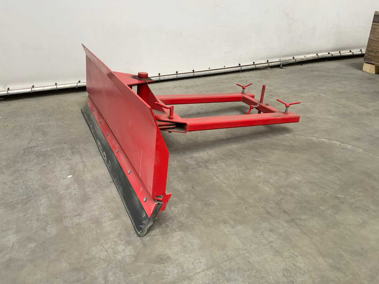 Snow plow - Отвал для снега: фото 1 Snow plow - Отвал для снега: фото 1