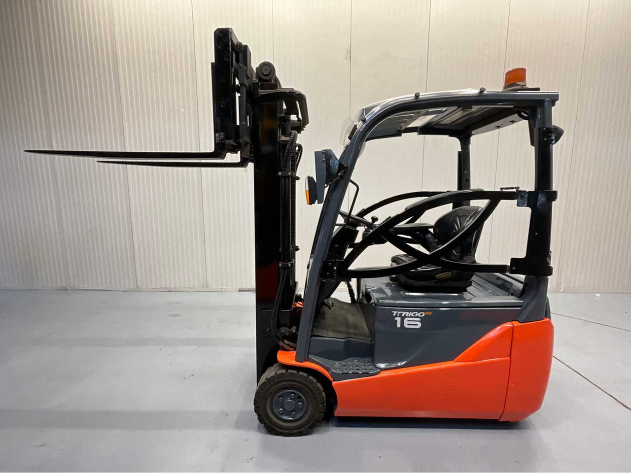 TOYOTA - 8FBE16T - FORKLIFT, FORK POSITIONER, SIDE-SHIFT, BLUESPOT, 2018 - Вилочный погрузчик: фото 1 TOYOTA - 8FBE16T - FORKLIFT, FORK POSITIONER, SIDE-SHIFT, BLUESPOT, 2018 - Вилочный погрузчик: фото 1