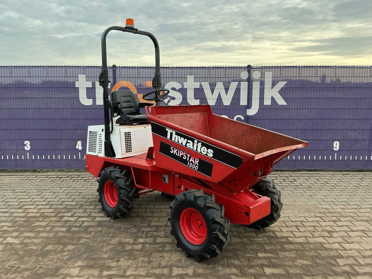 TWAITES SKIPSTAR 1000 HIGH-TIP DUMPER - Мини-самосвал: фото 2 TWAITES SKIPSTAR 1000 HIGH-TIP DUMPER - Мини-самосвал: фото 2