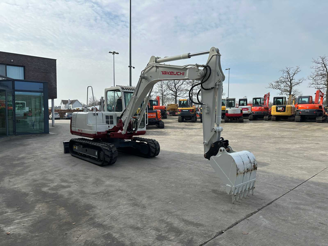 Takeuchi TB175C - Гусеничный экскаватор: фото 3 Takeuchi TB175C - Гусеничный экскаватор: фото 3