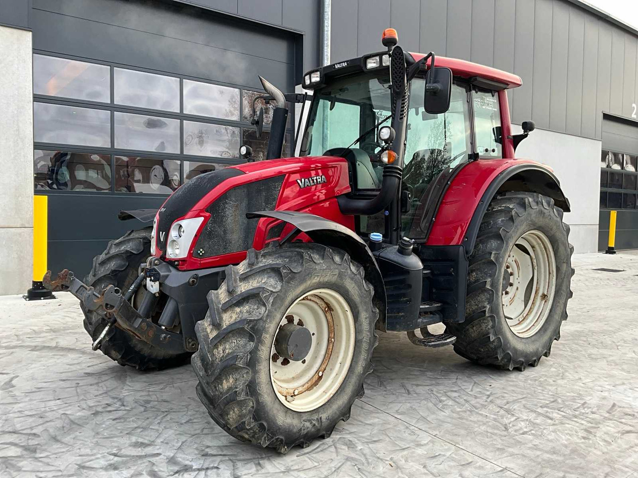 Valtra N123S - Трактор: фото 1 Valtra N123S - Трактор: фото 1