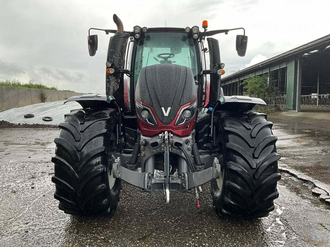Valtra T214 A - Трактор: фото 3 Valtra T214 A - Трактор: фото 3