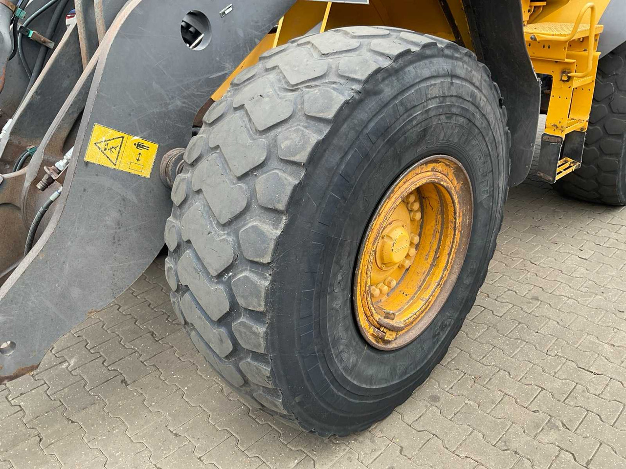 Колёсный погрузчик Volvo L120F: фото 12 Колёсный погрузчик Volvo L120F: фото 12