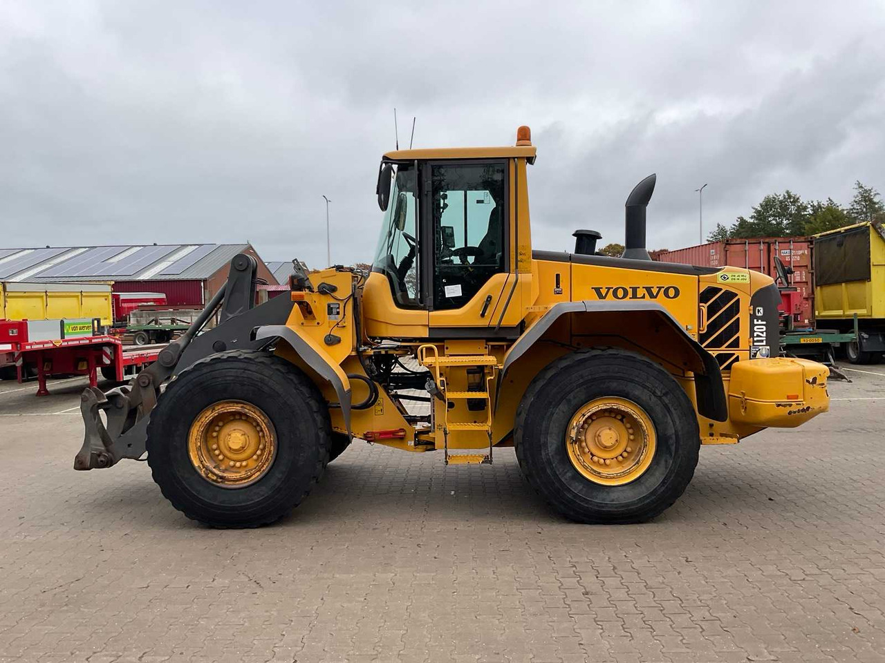 Колёсный погрузчик Volvo L120F: фото 8 Колёсный погрузчик Volvo L120F: фото 8