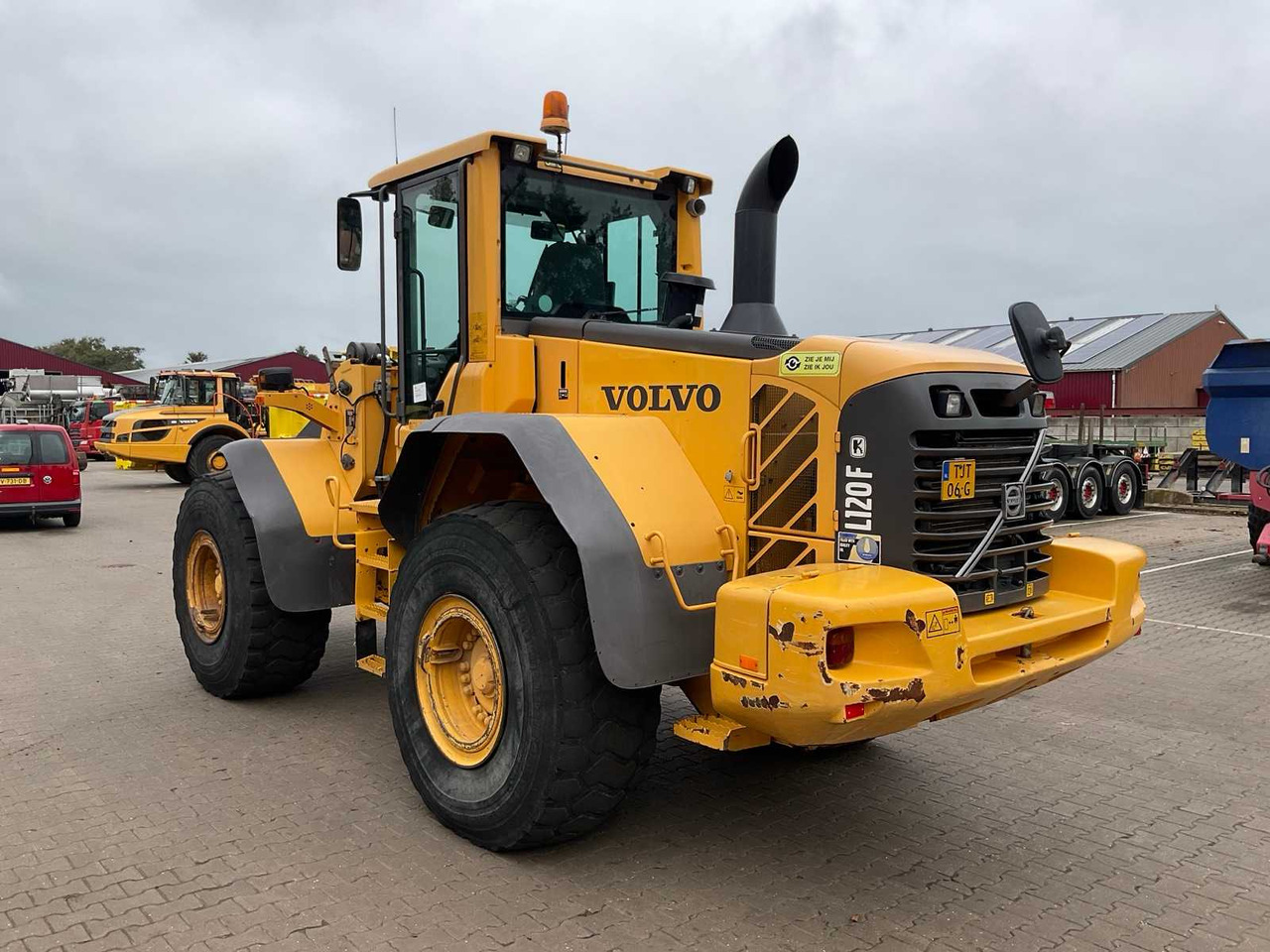 Колёсный погрузчик Volvo L120F: фото 7 Колёсный погрузчик Volvo L120F: фото 7
