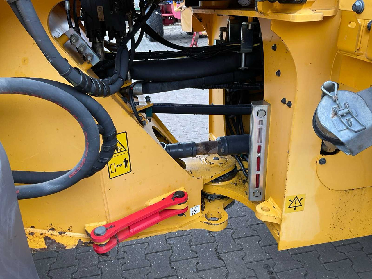 Колёсный погрузчик Volvo L120F: фото 14 Колёсный погрузчик Volvo L120F: фото 14