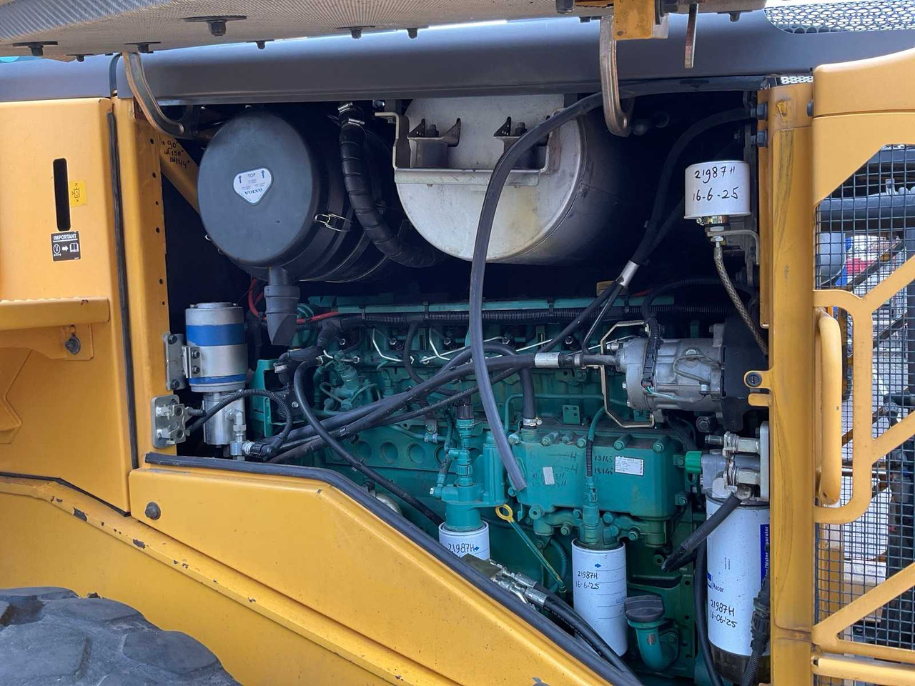 Колёсный погрузчик Volvo L120F: фото 16 Колёсный погрузчик Volvo L120F: фото 16