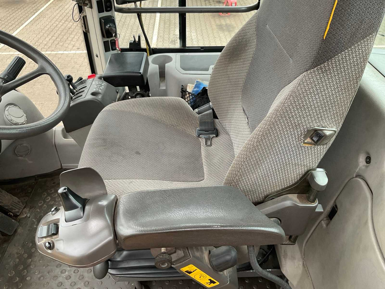 Колёсный погрузчик Volvo L120F: фото 22 Колёсный погрузчик Volvo L120F: фото 22