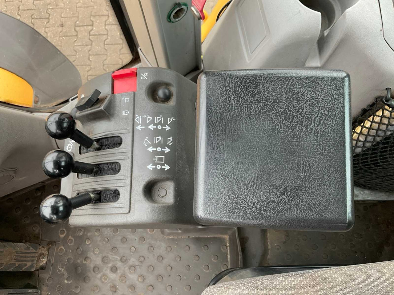 Колёсный погрузчик Volvo L120F: фото 23 Колёсный погрузчик Volvo L120F: фото 23