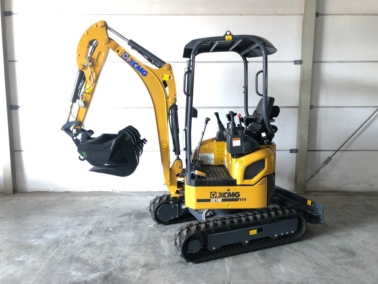 XCMG XE18E - Гусеничный экскаватор: фото 1 XCMG XE18E - Гусеничный экскаватор: фото 1