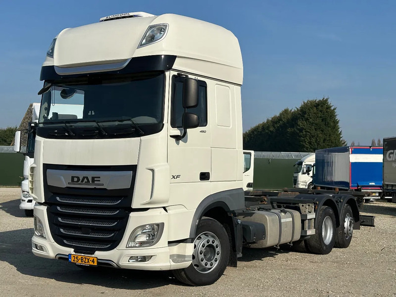 DAF XF 480 XF480.26 FAN. EURO6. 2021. Meesturende achteras!! - Грузовик-шасси: фото 1 DAF XF 480 XF480.26 FAN. EURO6. 2021. Meesturende achteras!! - Грузовик-шасси: фото 1