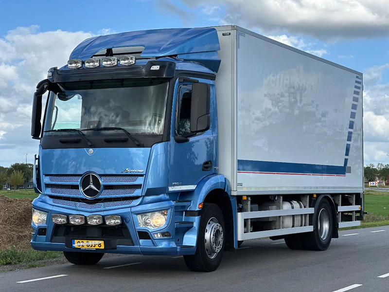 Mercedes-Benz Antos ANTOS 1924L EURO6. 2017. Geisoleerde opbouw 610x244x238 - Рефрижератор: фото 1 Mercedes-Benz Antos ANTOS 1924L EURO6. 2017. Geisoleerde opbouw 610x244x238 - Рефрижератор: фото 1