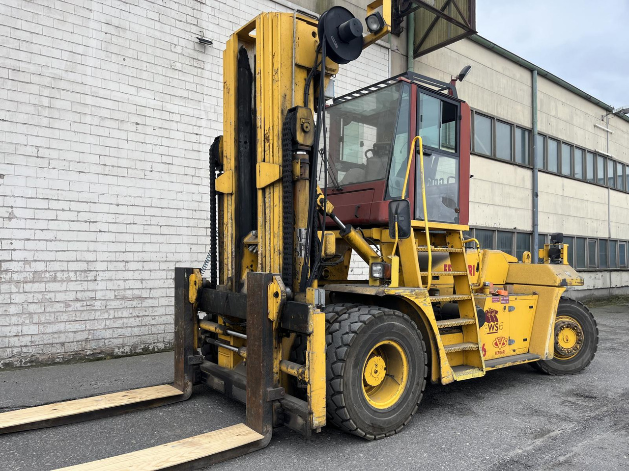 CVS Ferrari F16 - Контейнерный погрузчик: фото 2 CVS Ferrari F16 - Контейнерный погрузчик: фото 2