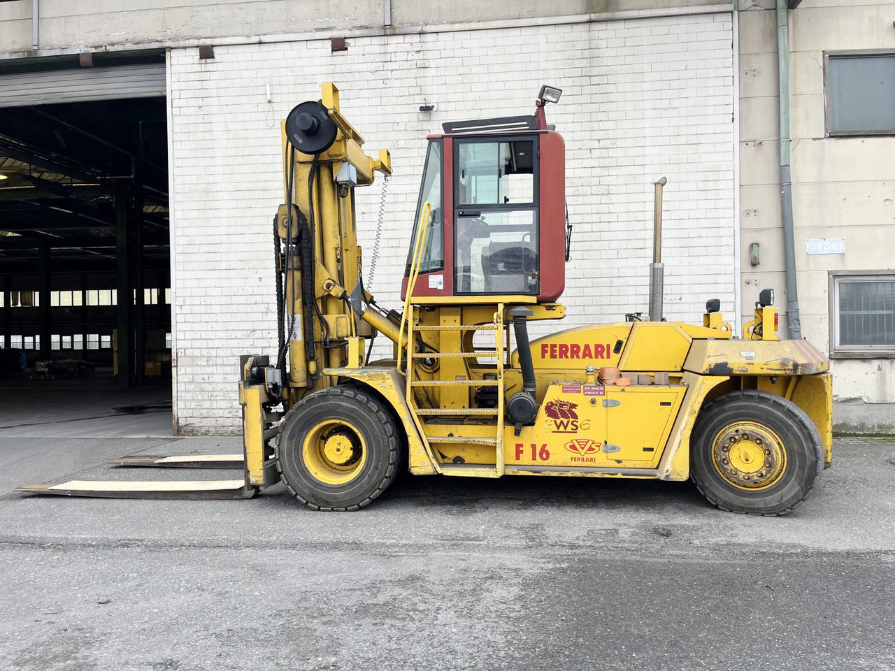 CVS Ferrari F16 - Контейнерный погрузчик: фото 3 CVS Ferrari F16 - Контейнерный погрузчик: фото 3