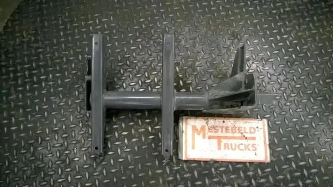 DAF Spatbordsteun rechts - Рама/ Шасси для Грузовиков: фото 1 DAF Spatbordsteun rechts - Рама/ Шасси для Грузовиков: фото 1