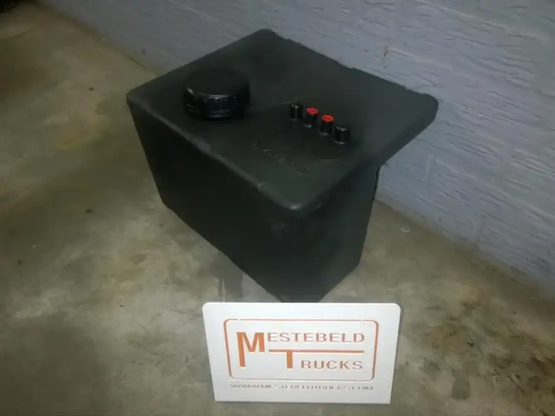 Mercedes-Benz Brandstoftank 15L - Топливный бак для Грузовиков: фото 1 Mercedes-Benz Brandstoftank 15L - Топливный бак для Грузовиков: фото 1