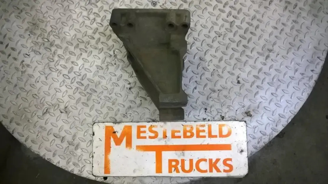 Scania R eactiestangsteun R420 rechts - Рама/ Шасси для Грузовиков: фото 1 Scania R eactiestangsteun R420 rechts - Рама/ Шасси для Грузовиков: фото 1